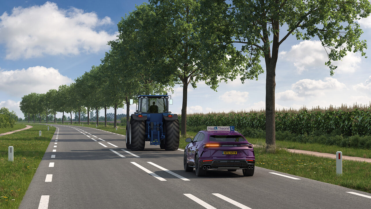CBR-examenfoto: paarse lesauto achter een tractor op een 80-weg